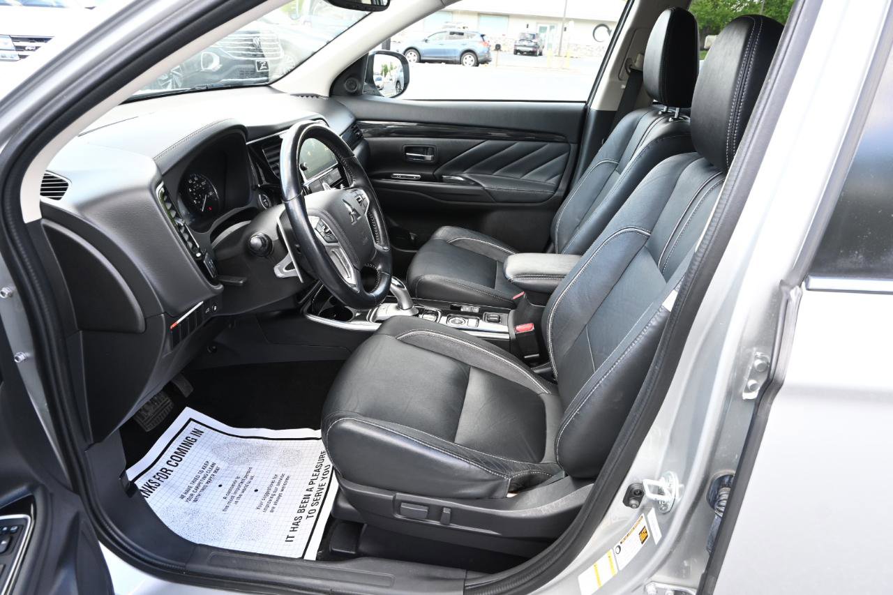Used 2018 Mitsubishi Outlander SEL AWD/4WD image 19