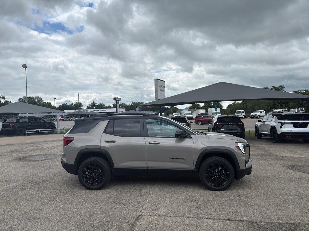 Used 2027 GMC Terrain Elevation w/ Elevation Premium Package FWD image 4