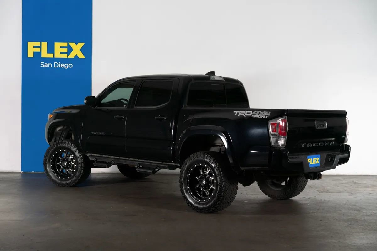 Used 2020 Toyota Tacoma TRD Sport w/ Technology Package AWD/4WD image 3