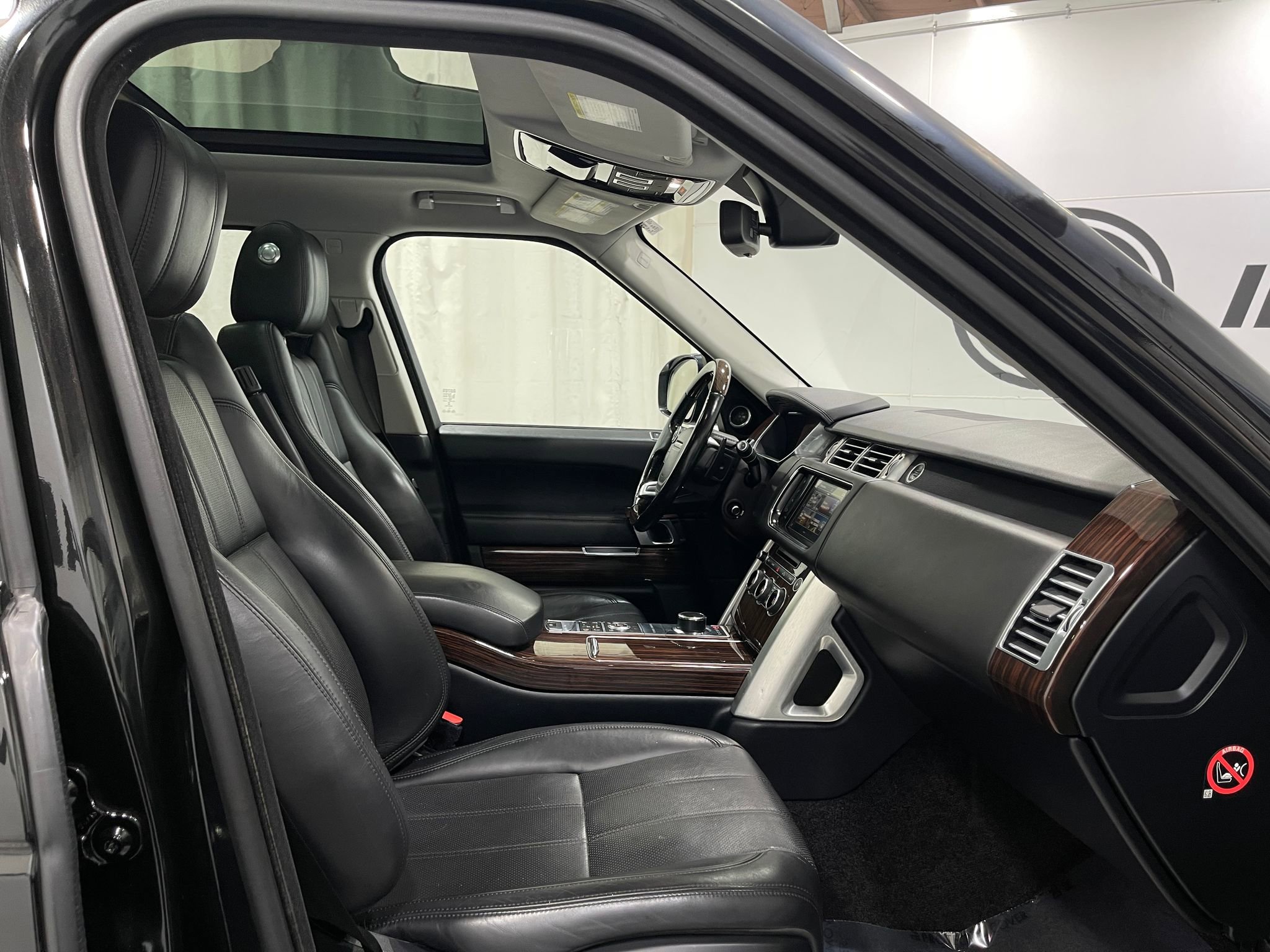 Used 2016 Land Rover Range Rover Supercharged image 31