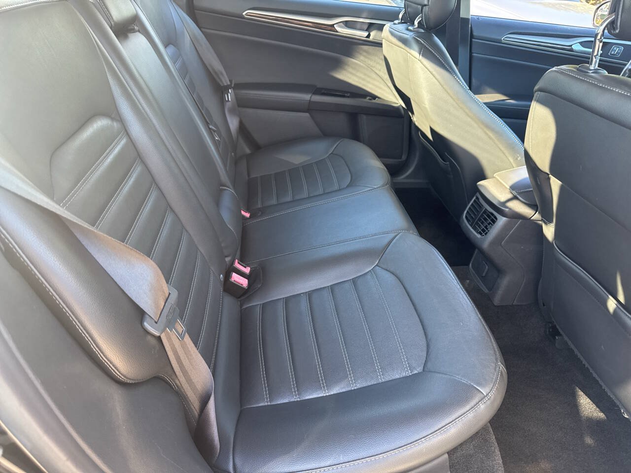 Used 2014 Ford Fusion SE w/ Equipment Group 202A FWD image 17