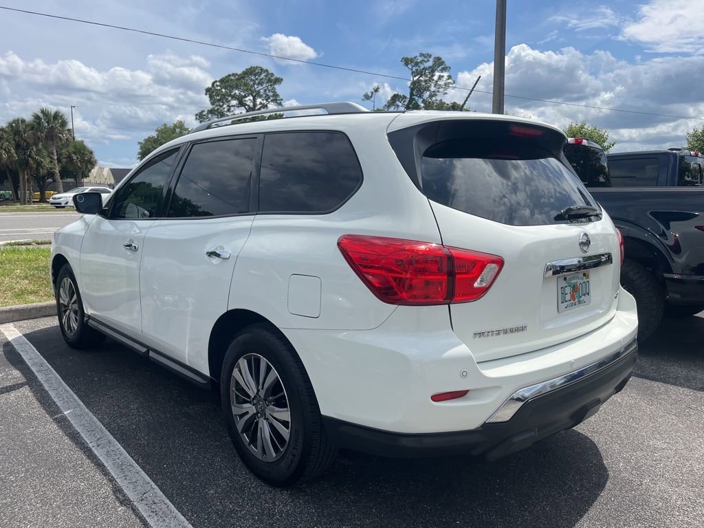 Used 2018 Nissan Pathfinder SV FWD image 4