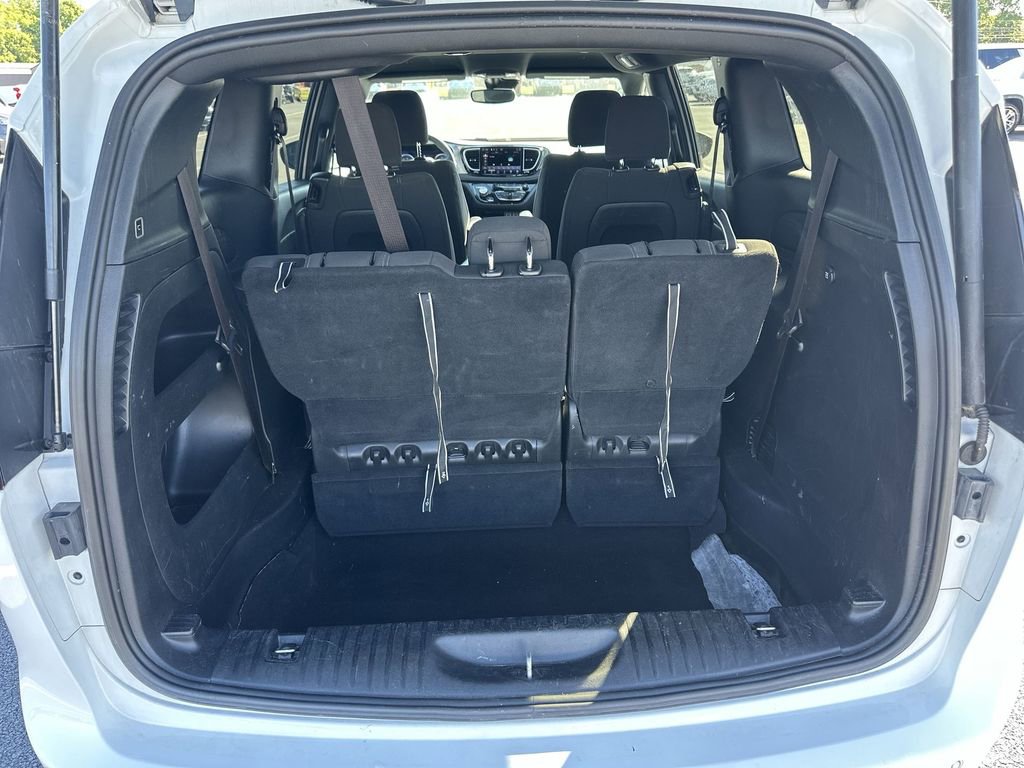 Used 2023 Chrysler Pacifica Touring FWD image 29