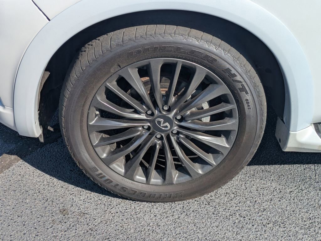 Used 2024 INFINITI QX80 Sensory image 12