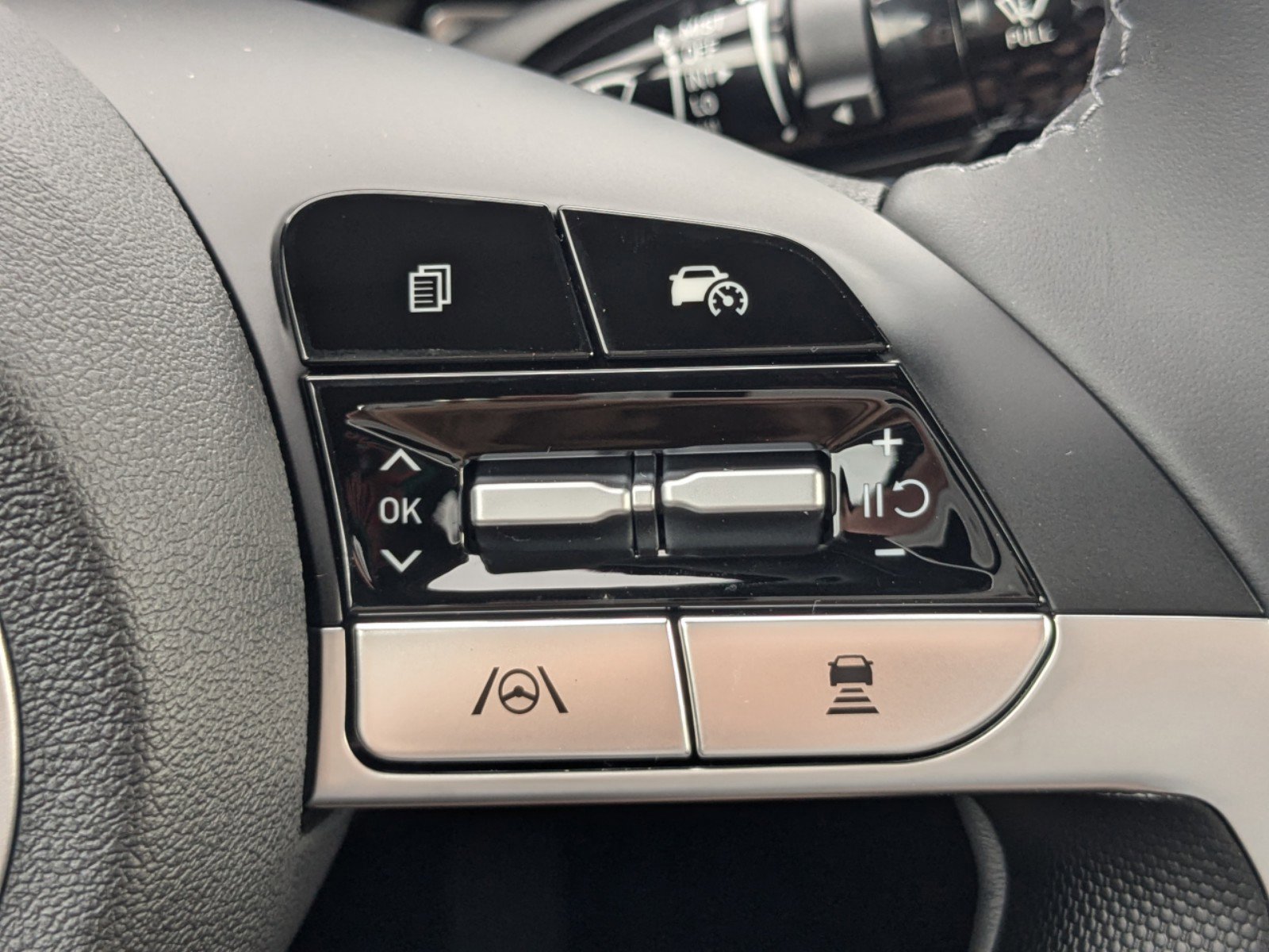 New 2025 Hyundai Elantra SEL image 28