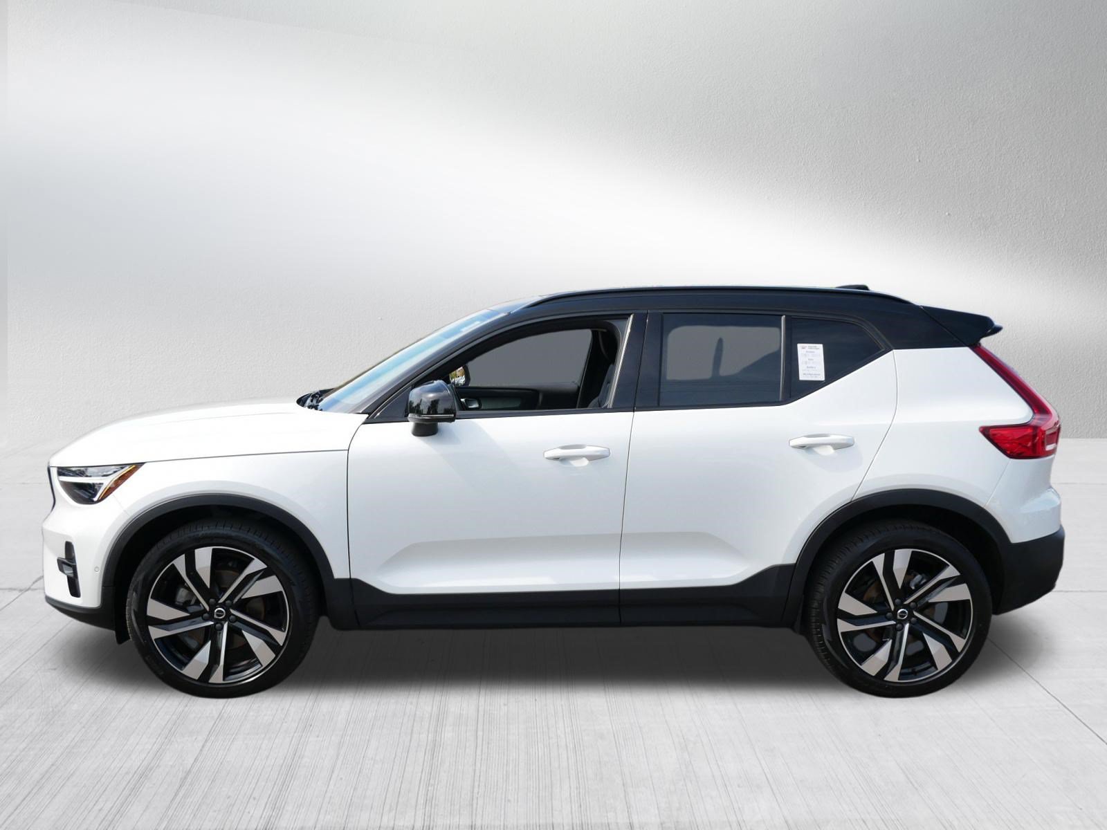 Used 2023 Volvo XC40 B5 Ultimate w/ Protection Package Premier AWD/4WD image 4