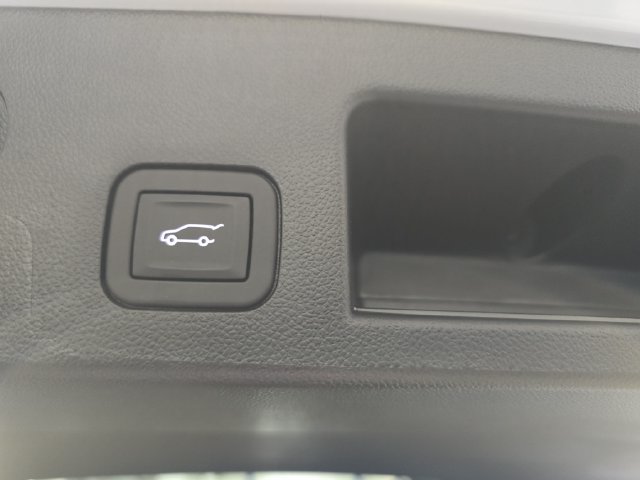 New 2026 Chevrolet Equinox RS w/ Convenience Package III FWD image 16