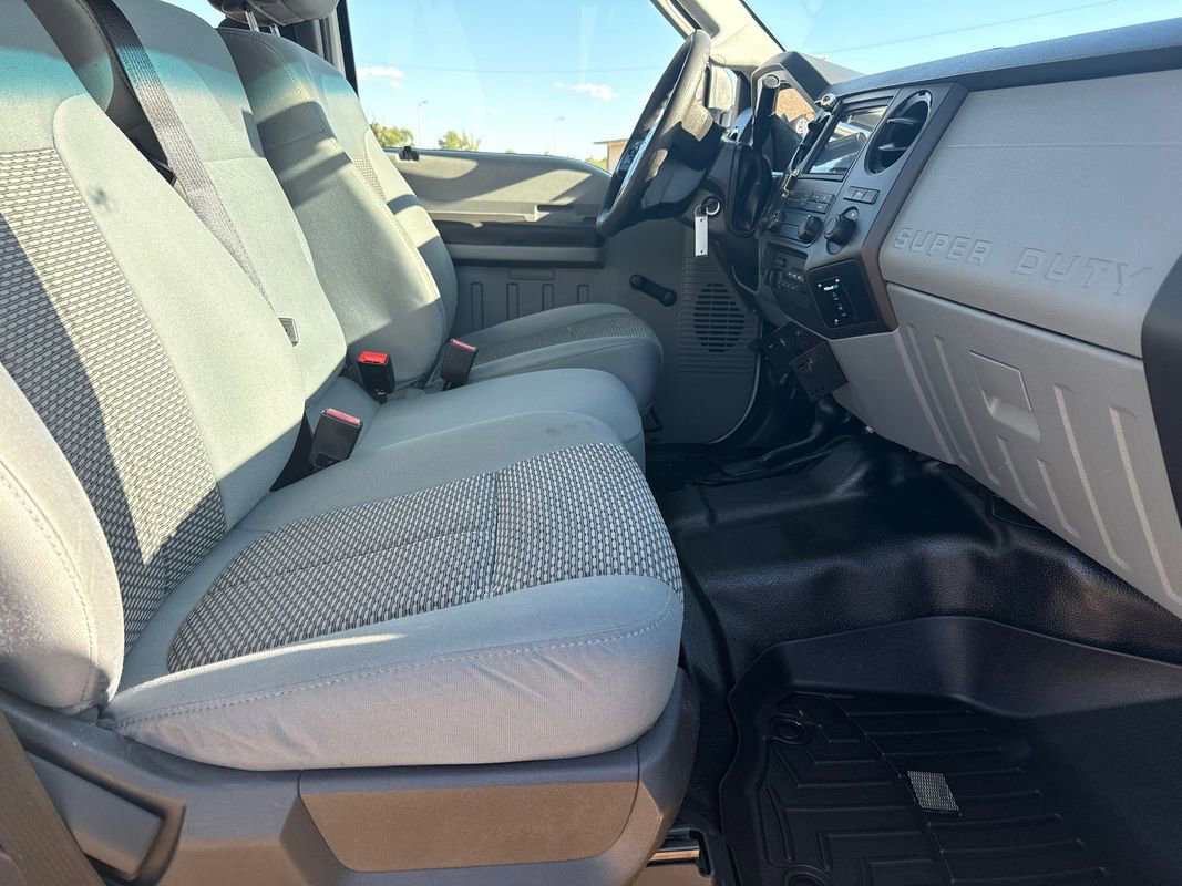 Used 2015 Ford F250 XL w/ Camper Package image 16