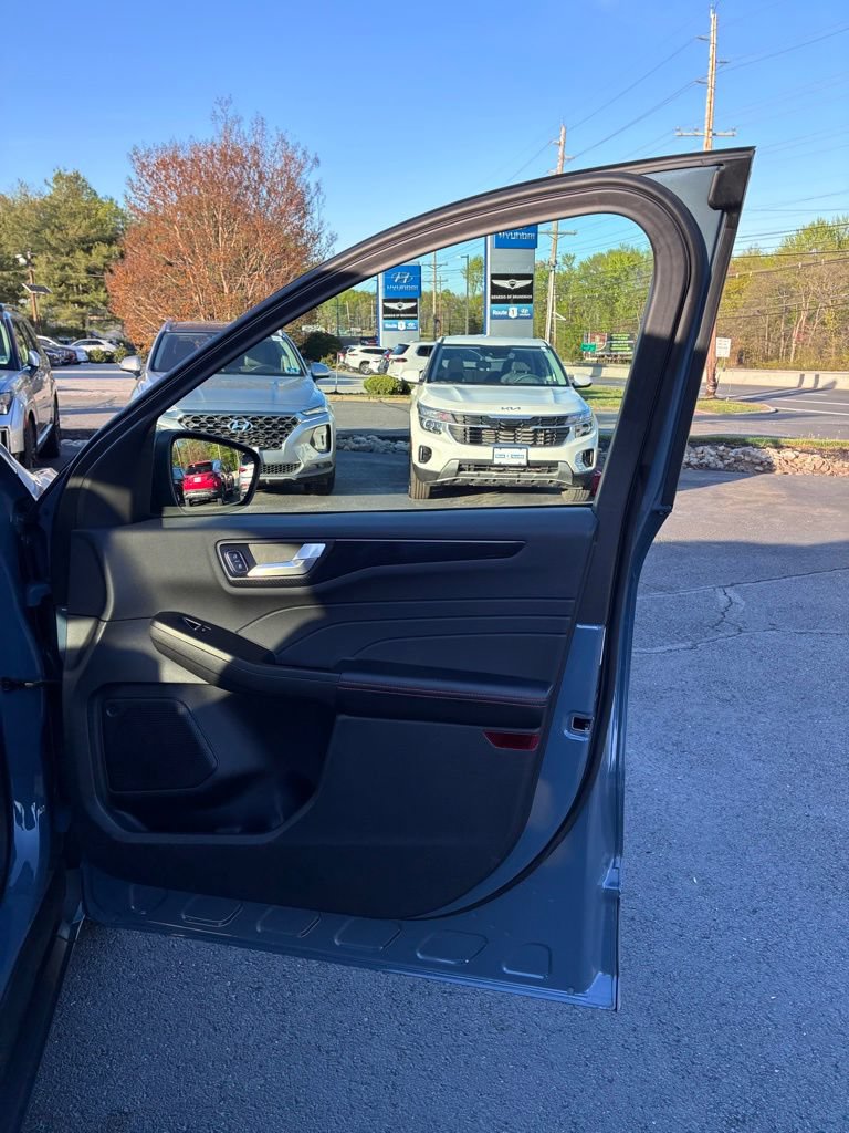 Used 2023 Ford Escape ST-Line w/ Tech Pack #1 AWD/4WD image 43