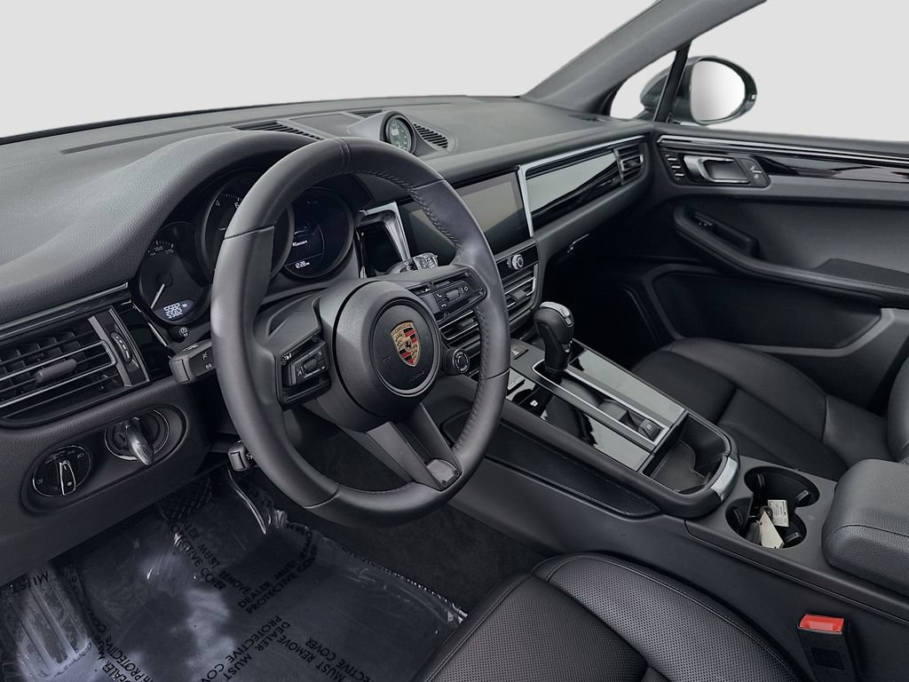 New 2025 Porsche Macan AWD/4WD image 4