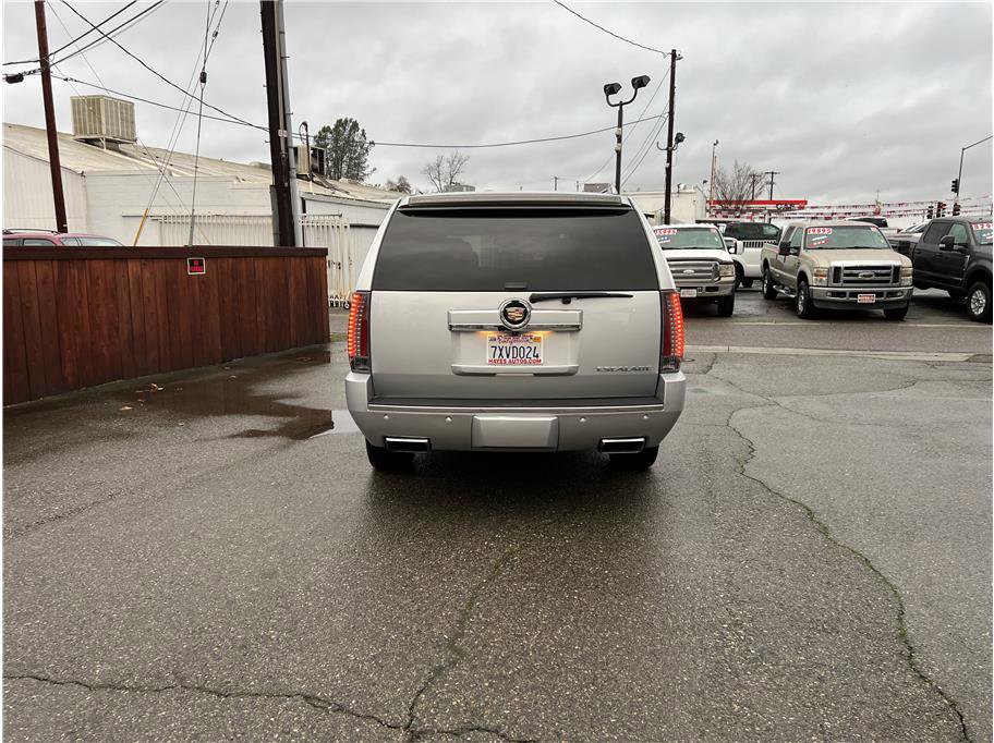 Used 2013 Cadillac Escalade ESV Premium image 5