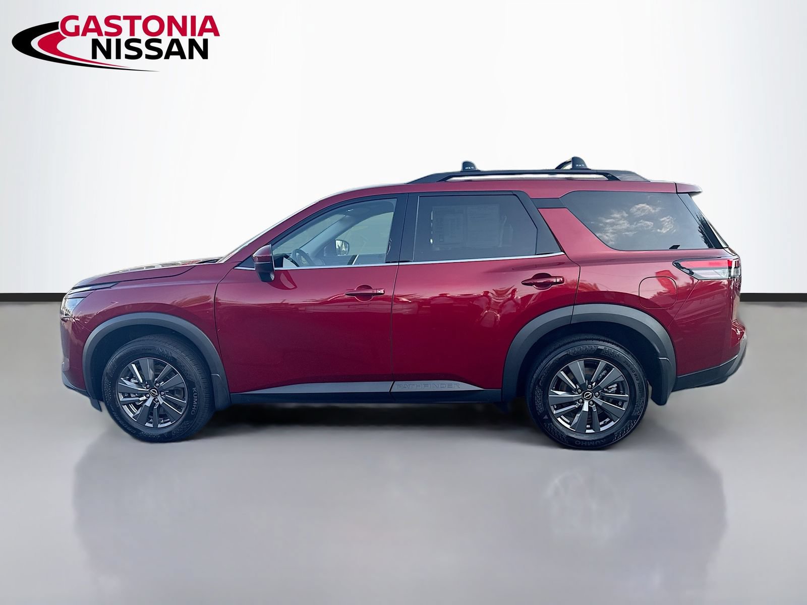 Used 2024 Nissan Pathfinder SV FWD image 6