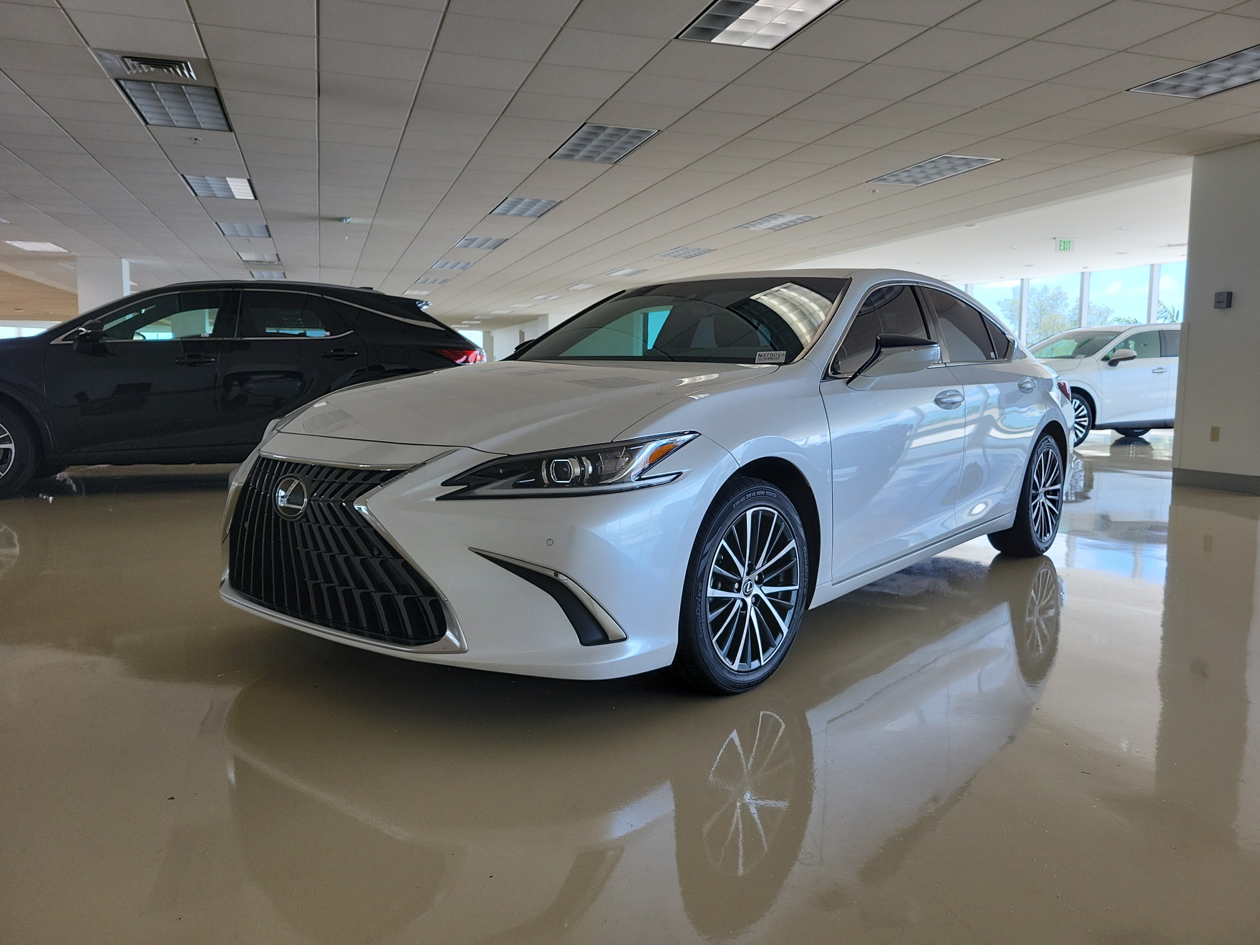Used 2024 Lexus ES 250 w/ Premium Package AWD/4WD image 5