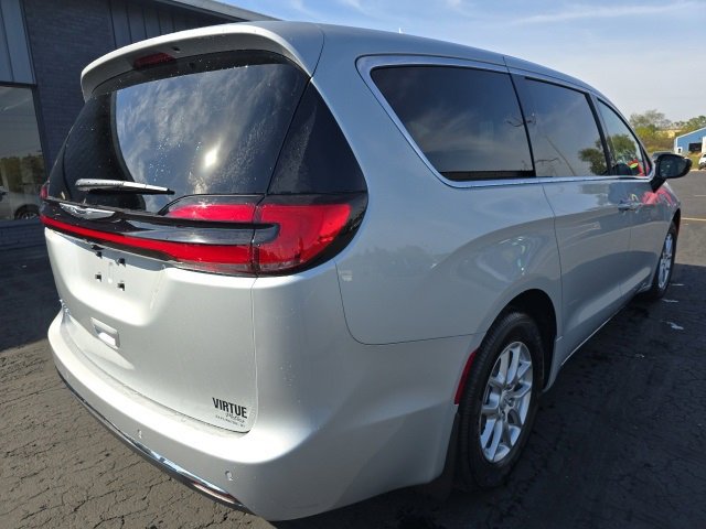 New 2026 Chrysler Pacifica Select image 7
