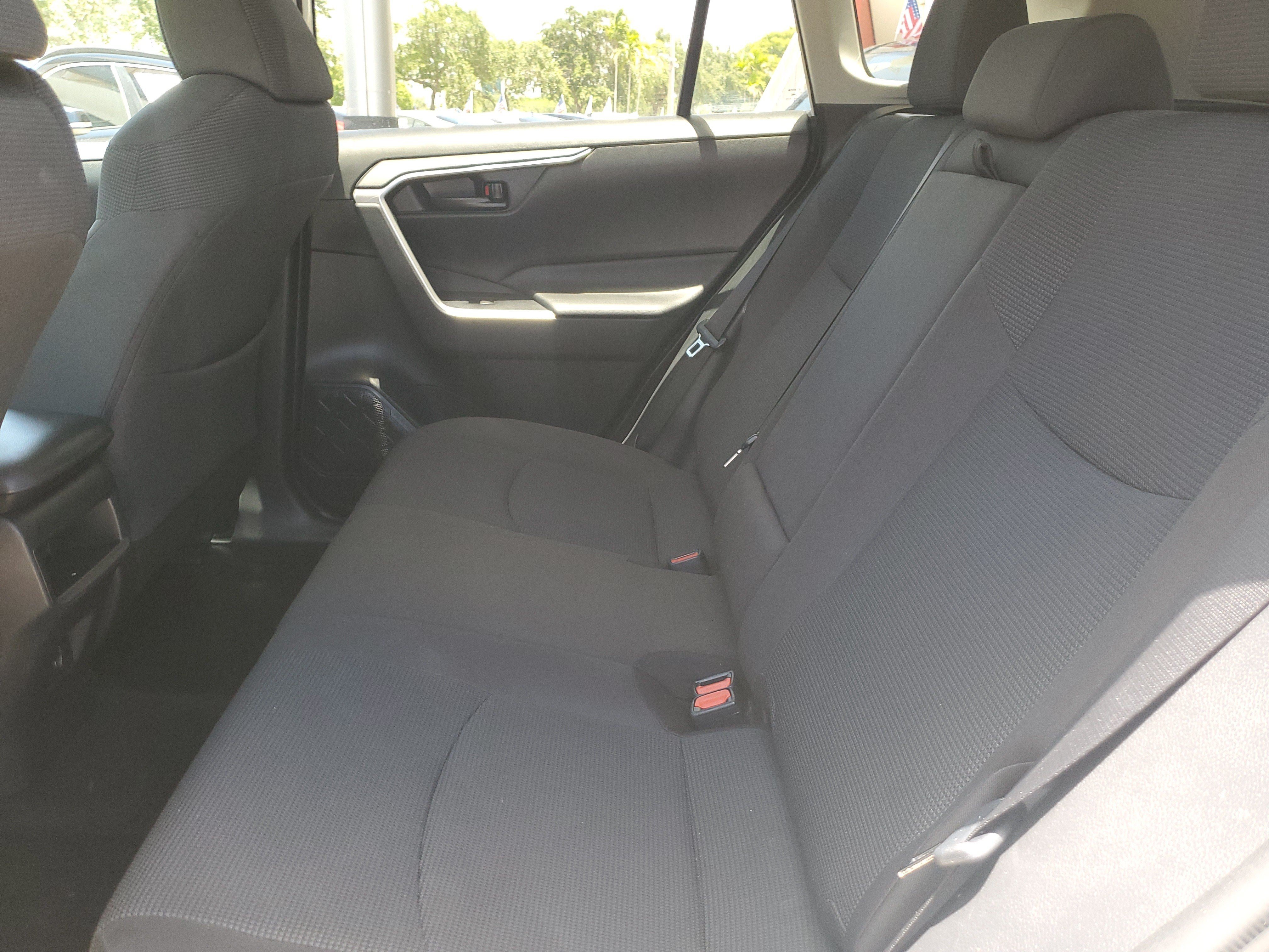 Used 2021 Toyota RAV4 LE FWD image 11