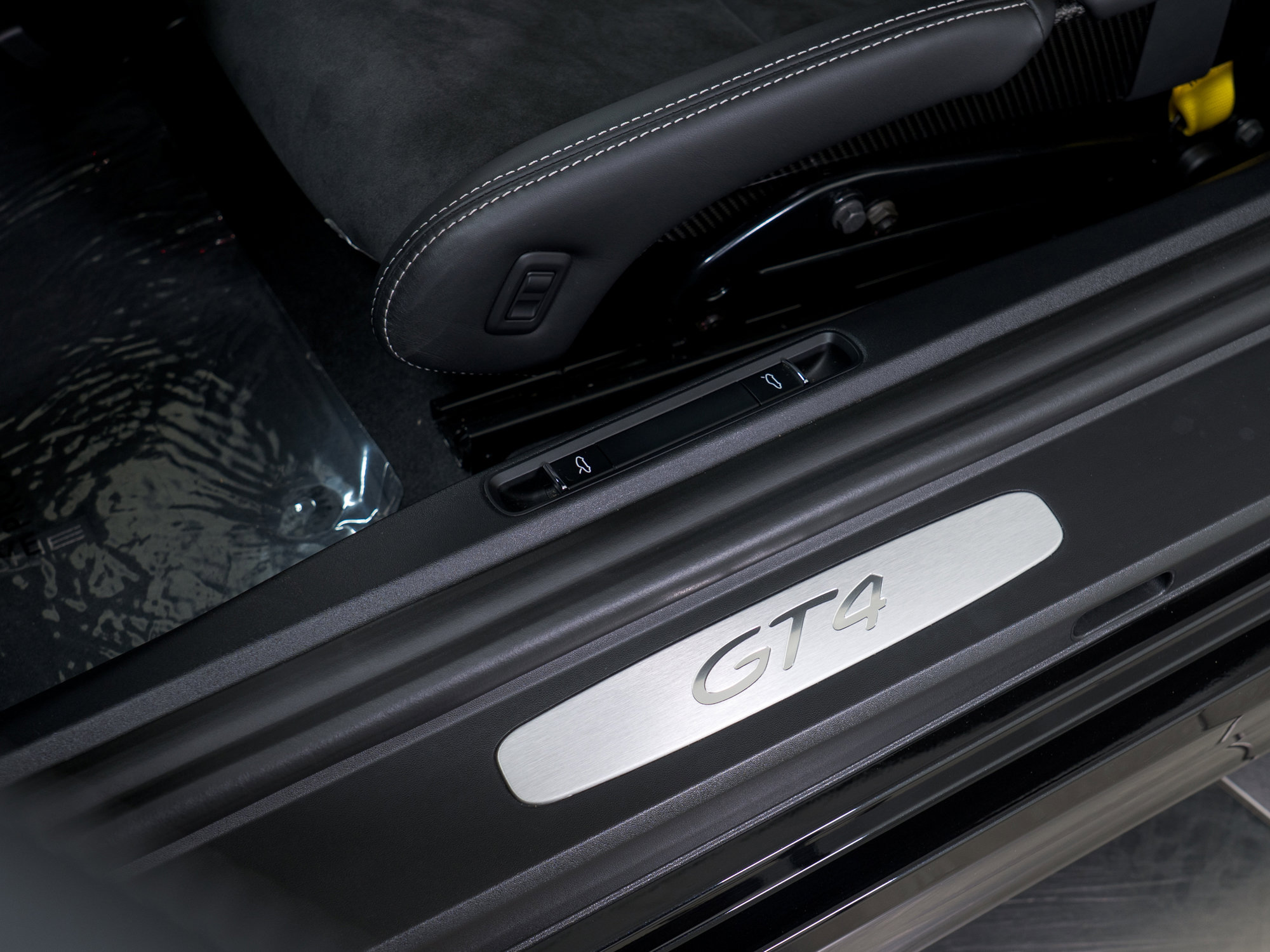 Used 2016 Porsche Cayman GT4 image 18