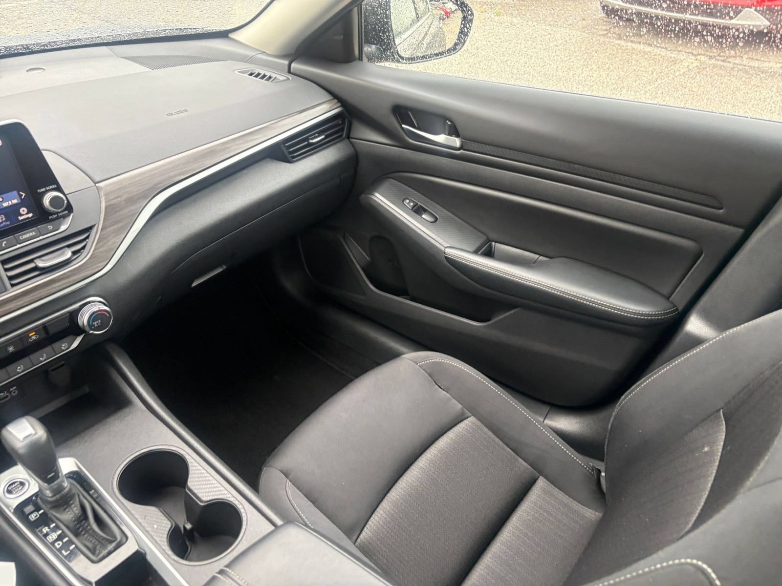 Used 2025 Nissan Altima 2.5 SV FWD image 29