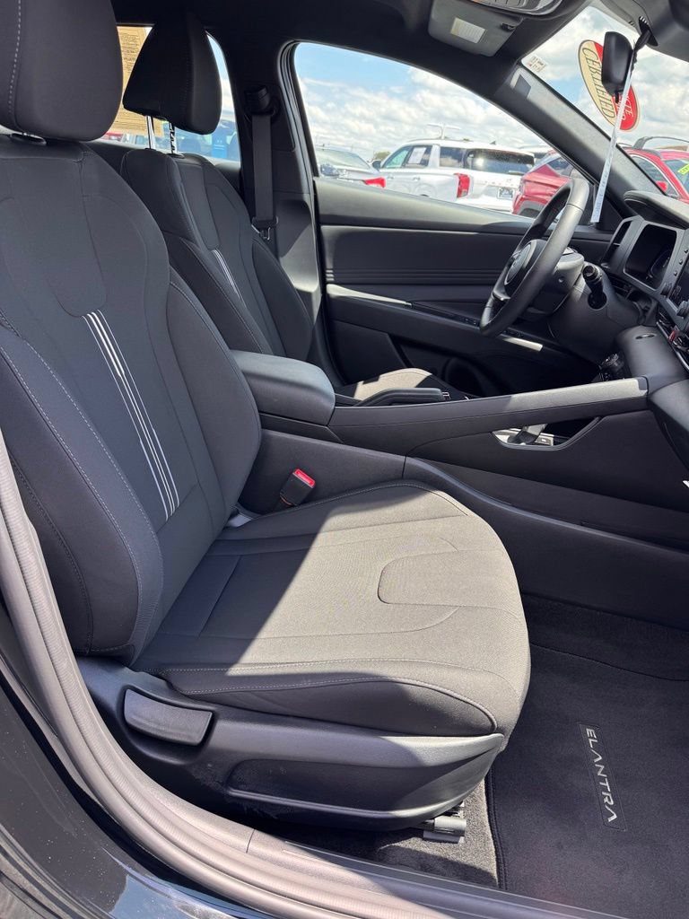 Used 2026 Hyundai Elantra Sport FWD image 11