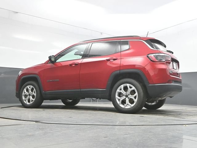 Used 2025 Jeep Compass Latitude AWD/4WD image 28