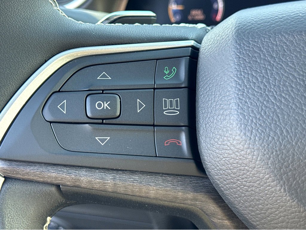 Certified 2023 Jeep Grand Cherokee Limited w/ Black Appearance Package image 16