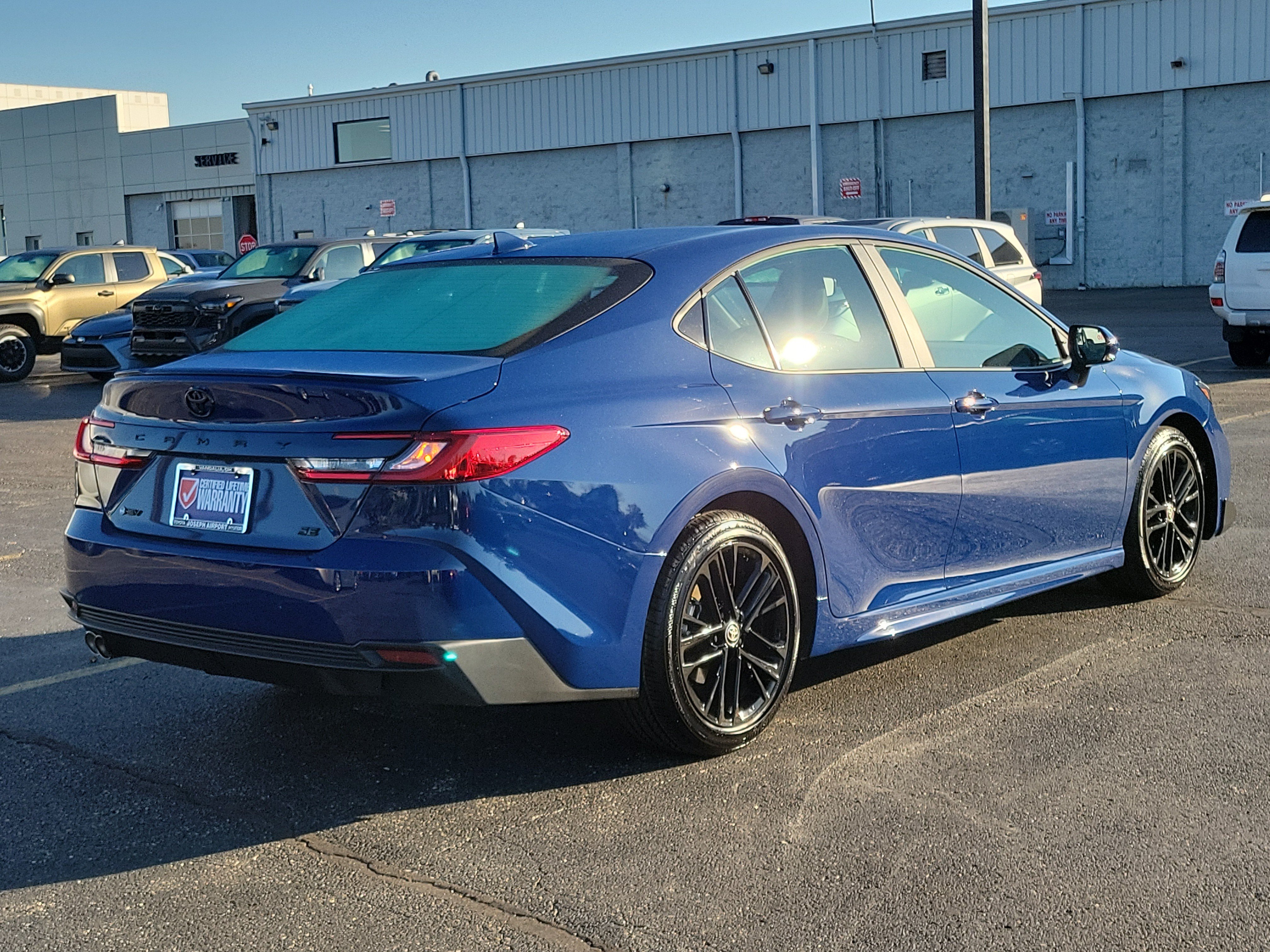 Used 2026 Toyota Camry SE FWD image 4