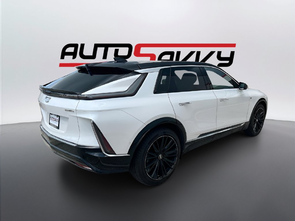 Used 2025 Cadillac Lyriq Luxury w/ LPO, Floor Liner Package AWD/4WD image 7