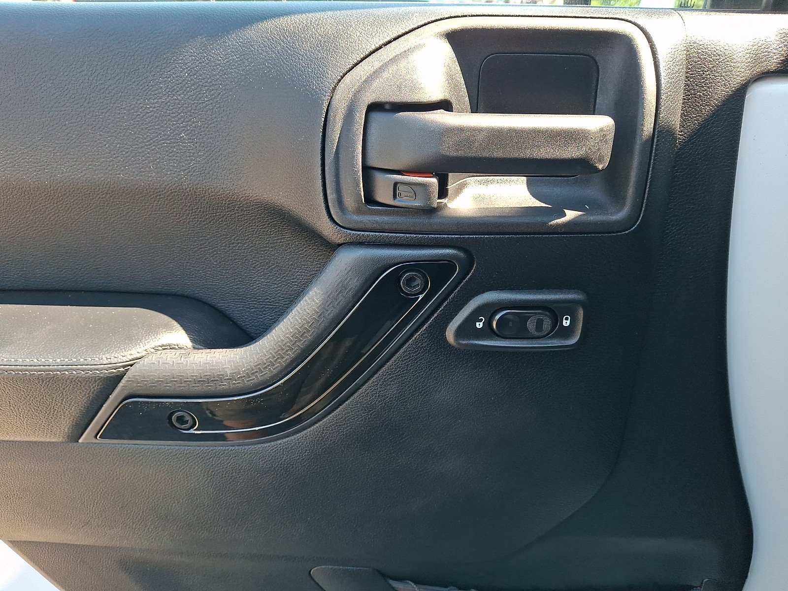 Used 2014 Jeep Wrangler Unlimited Sahara AWD/4WD image 12