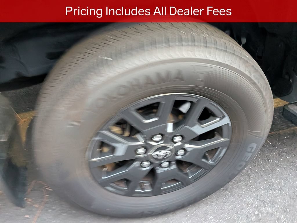 Used 2025 Toyota 4Runner SR5 AWD/4WD image 9