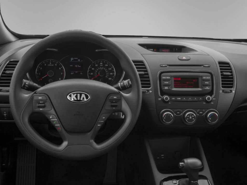 Used 2017 Kia Forte LX image 4