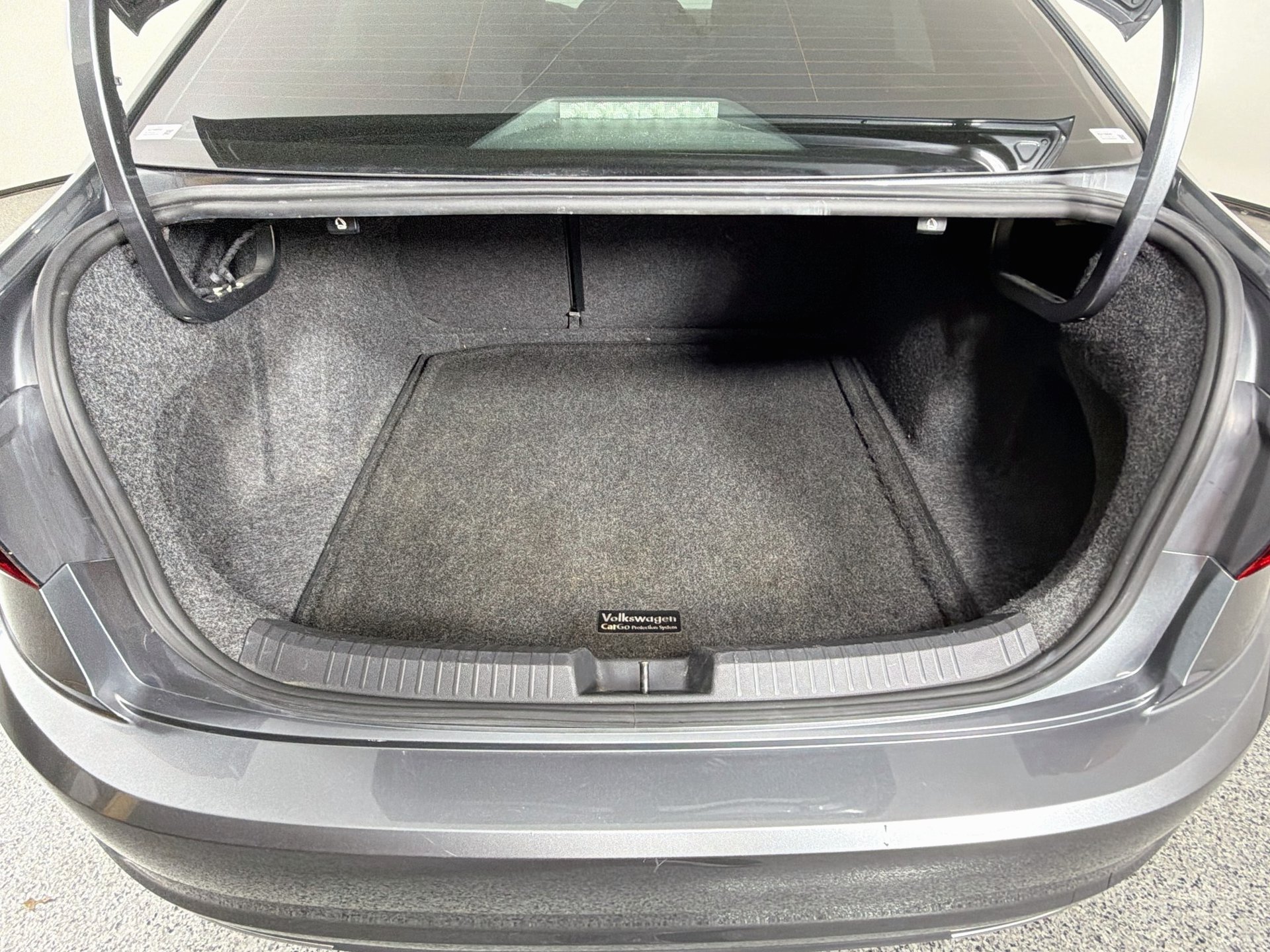 Used 2021 Volkswagen Jetta R-Line w/ R-Line Cold Weather Package FWD image 24