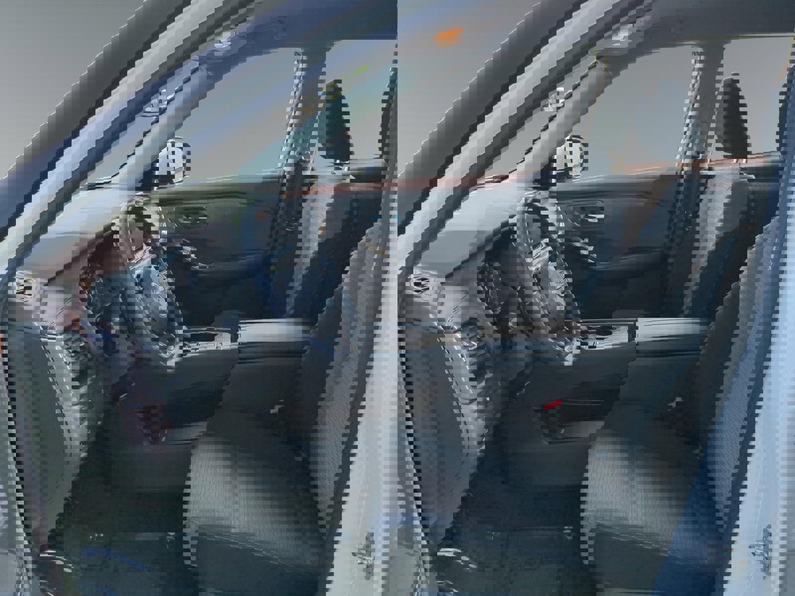 Used 2023 Nissan Rogue SV image 9