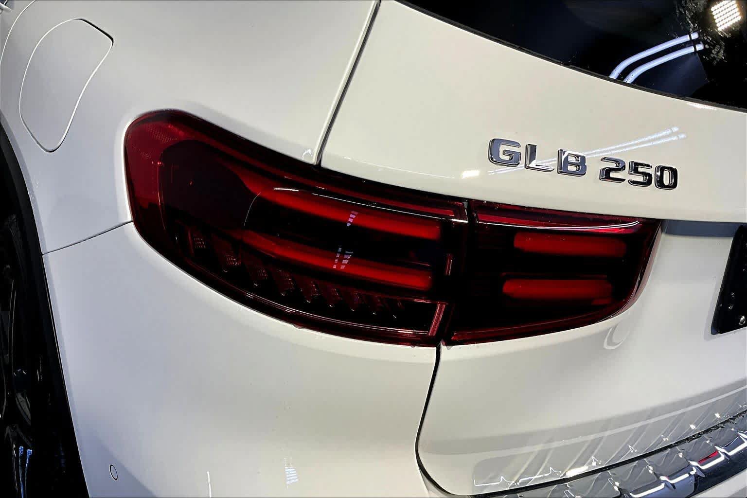 New 2026 Mercedes-Benz GLB 250 4MATIC image 5