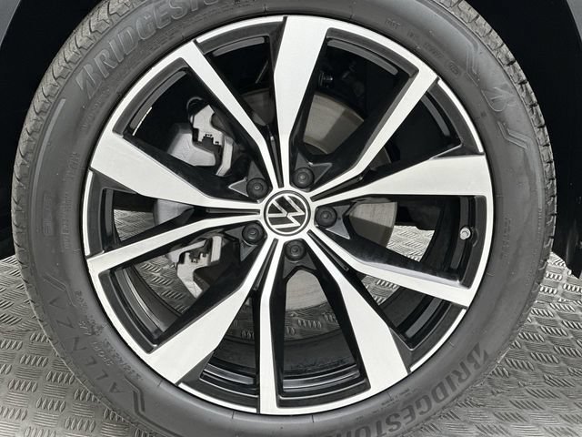 Used 2025 Volkswagen Atlas Cross Sport SEL Premium R-Line AWD/4WD image 10