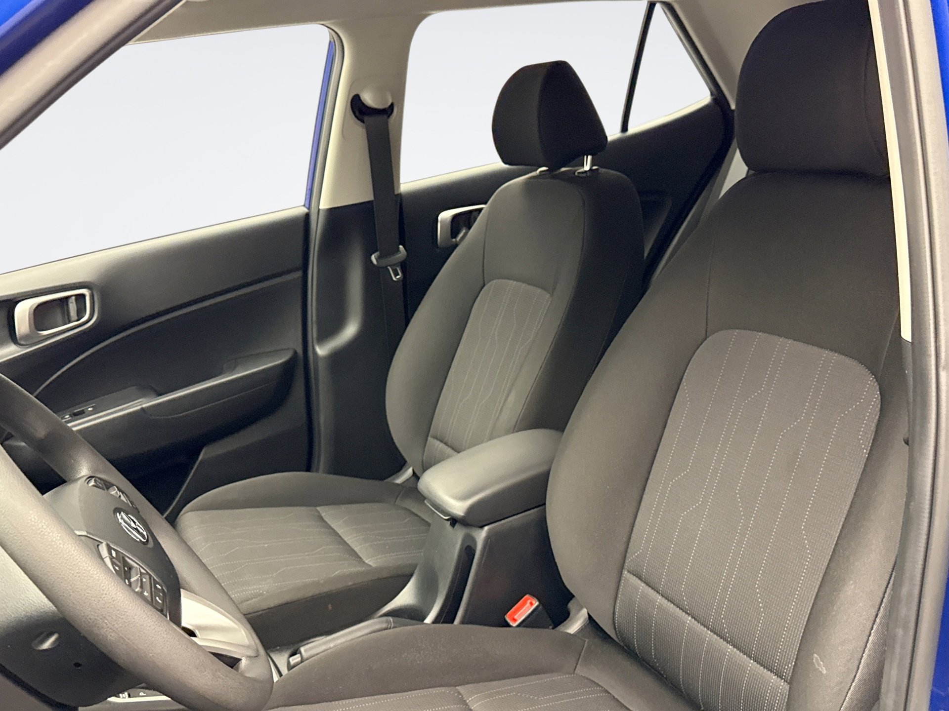 Used 2025 Hyundai Venue SE image 11