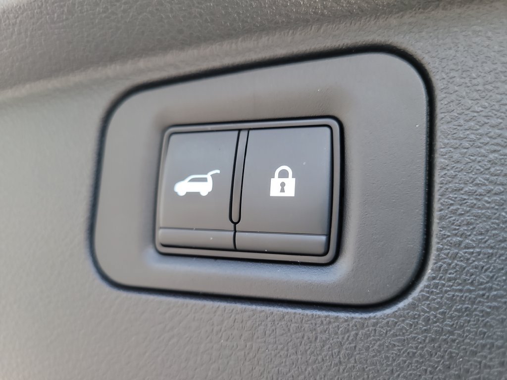 Used 2025 Nissan Armada Platinum Reserve RWD image 9