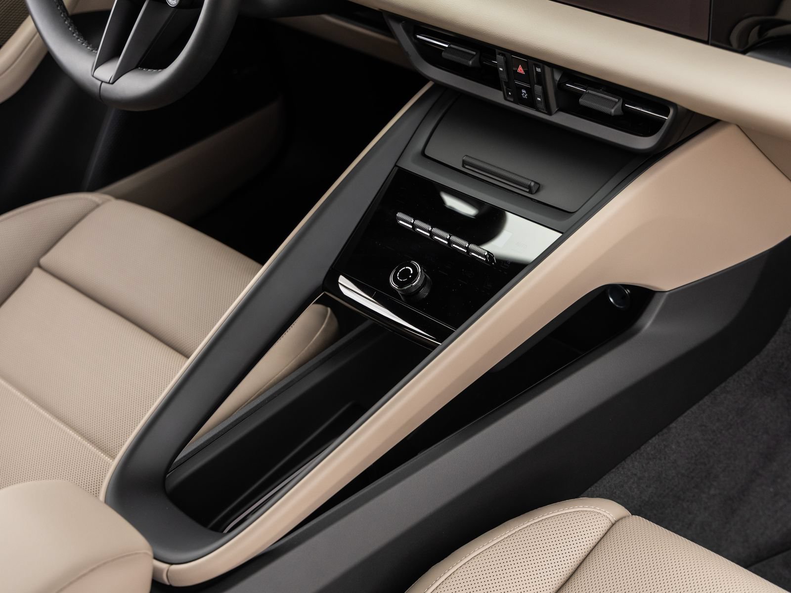 Certified 2025 Porsche Macan Electric RWD image 29