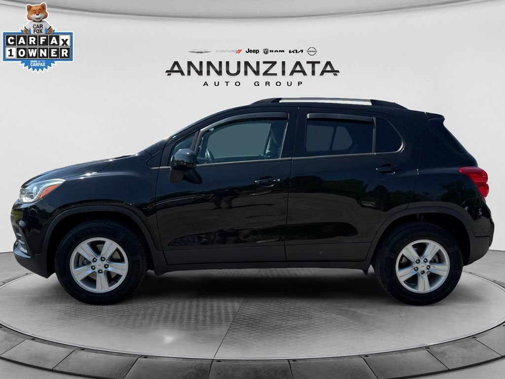 Used 2021 Chevrolet Trax LT w/ Premium Seat Package AWD/4WD image 2