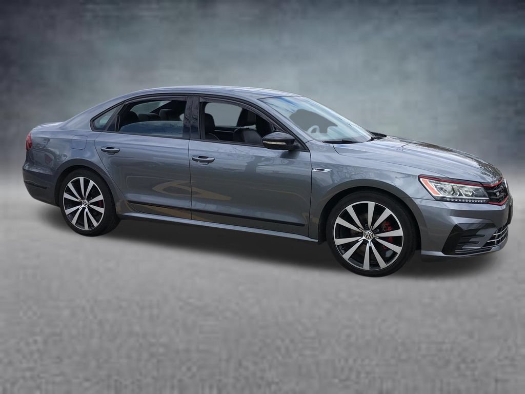 Used 2018 Volkswagen Passat 3.6 FWD image 11