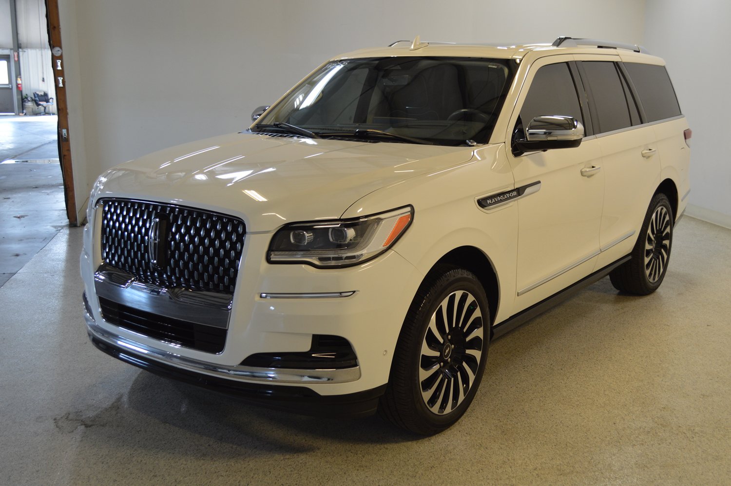 Used 2022 Lincoln Navigator Black Label AWD/4WD image 7
