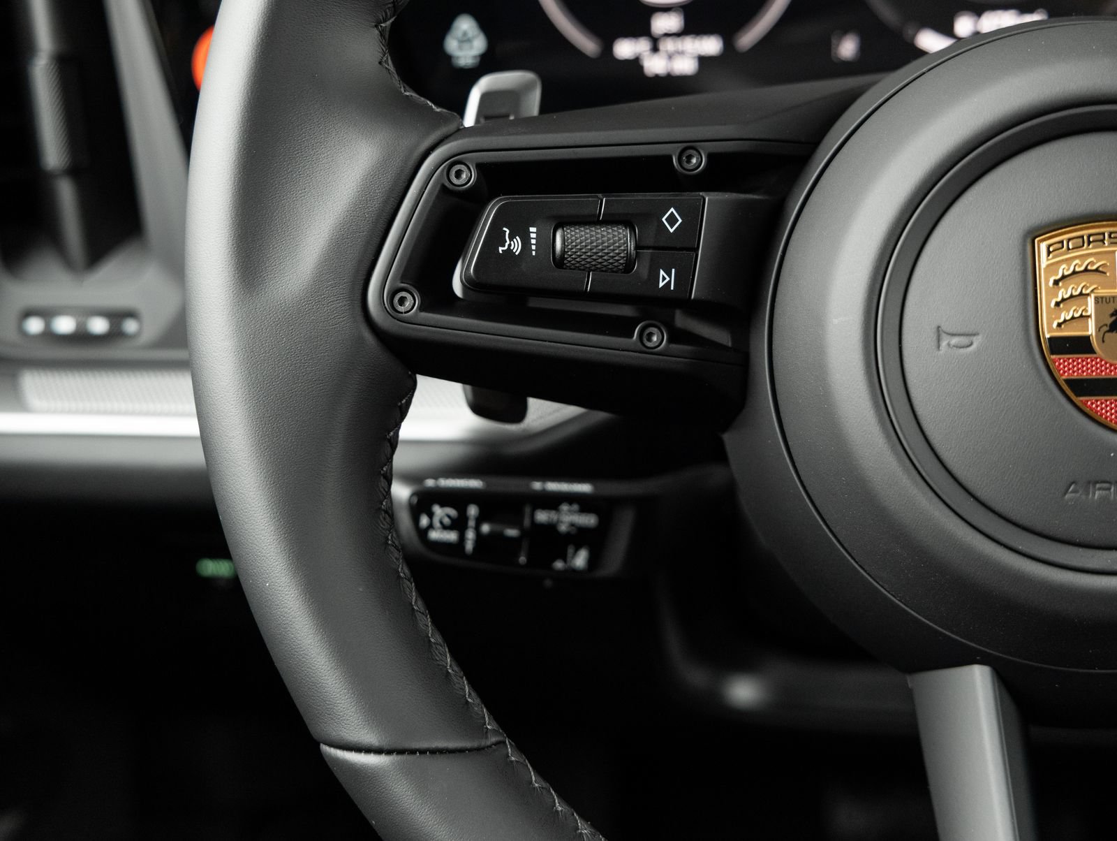New 2026 Porsche Cayenne Coupe AWD/4WD image 15