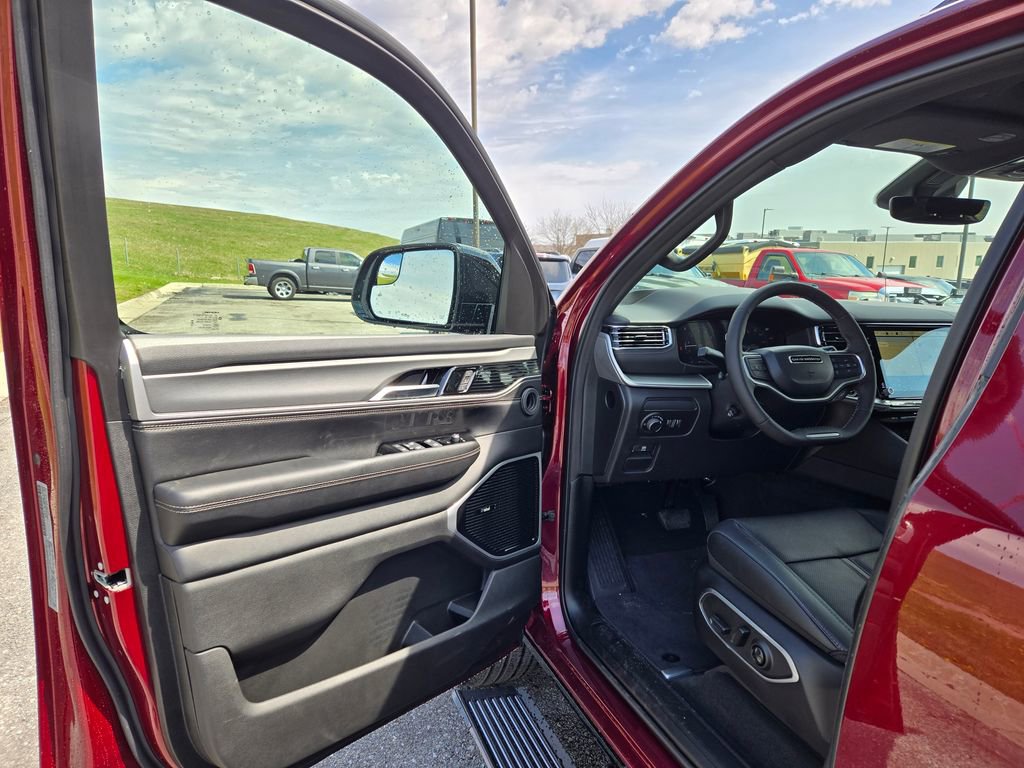 New 2026 Jeep Grand Wagoneer Limited AWD/4WD image 10