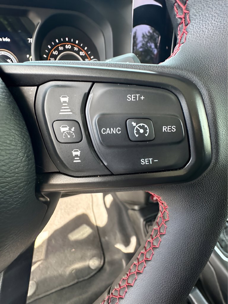 Used 2025 Jeep Wrangler Unlimited Rubicon AWD/4WD image 15