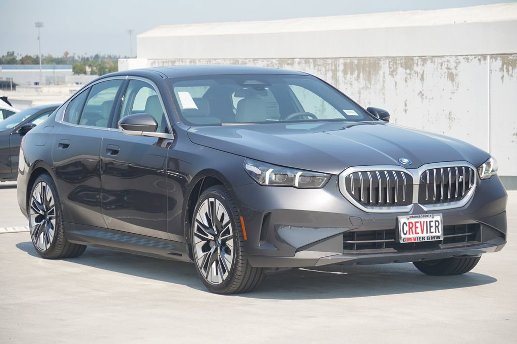 Used 2026 BMW i5 eDrive40 w/ Premium Package image 3