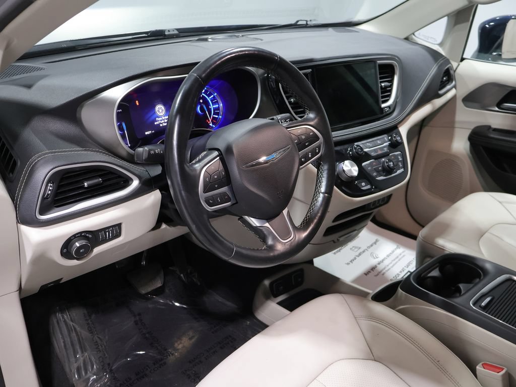 Used 2021 Chrysler Pacifica Touring-L FWD image 21