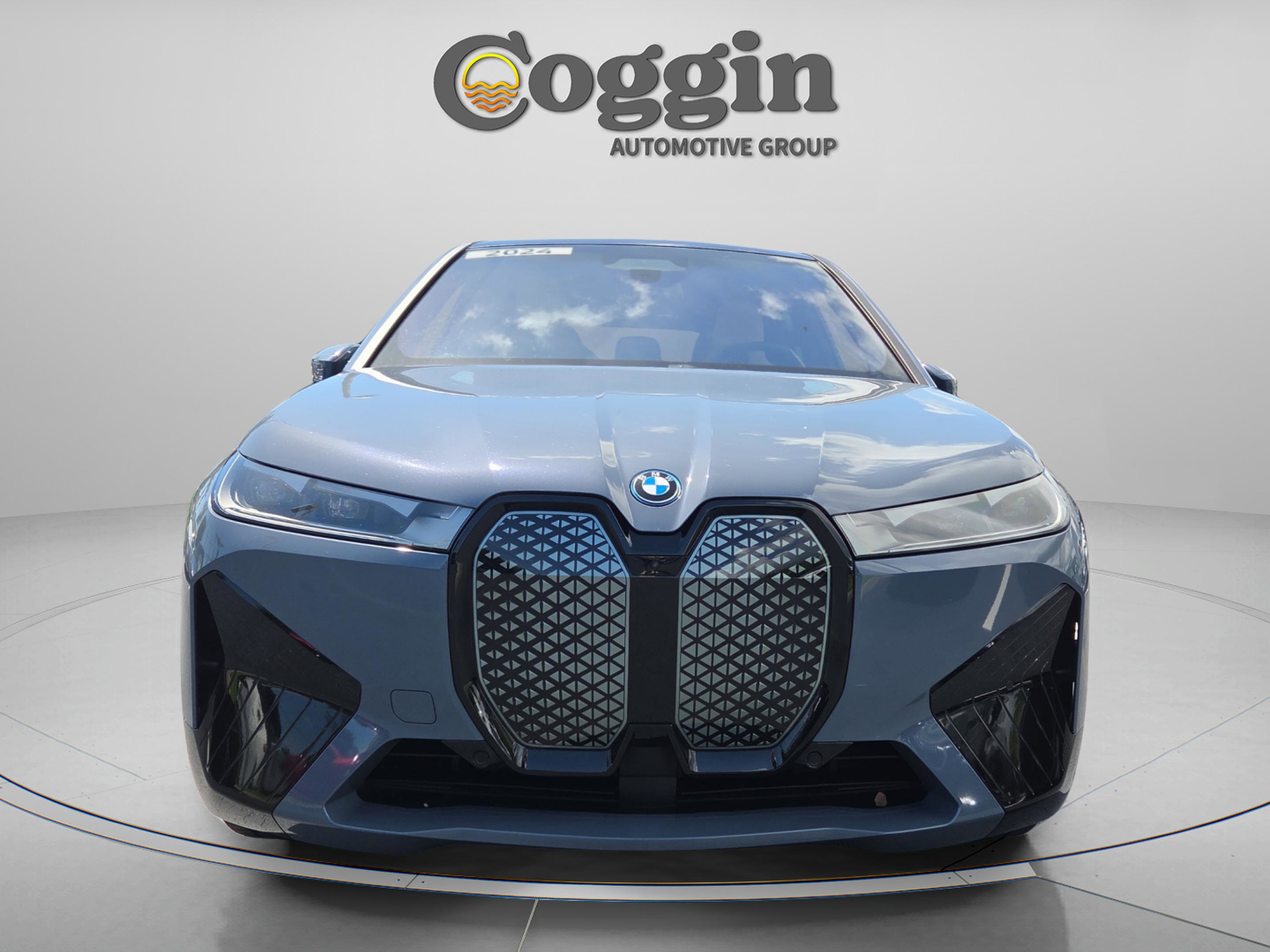 Used 2024 BMW iX xDrive50 w/ Sport Package AWD/4WD image 8