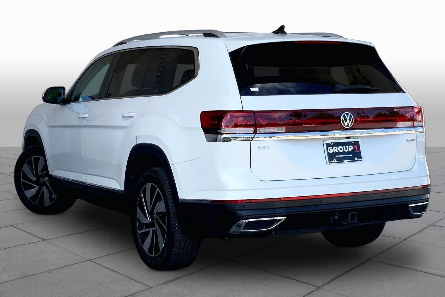 Used 2025 Volkswagen Atlas SEL AWD/4WD image 12