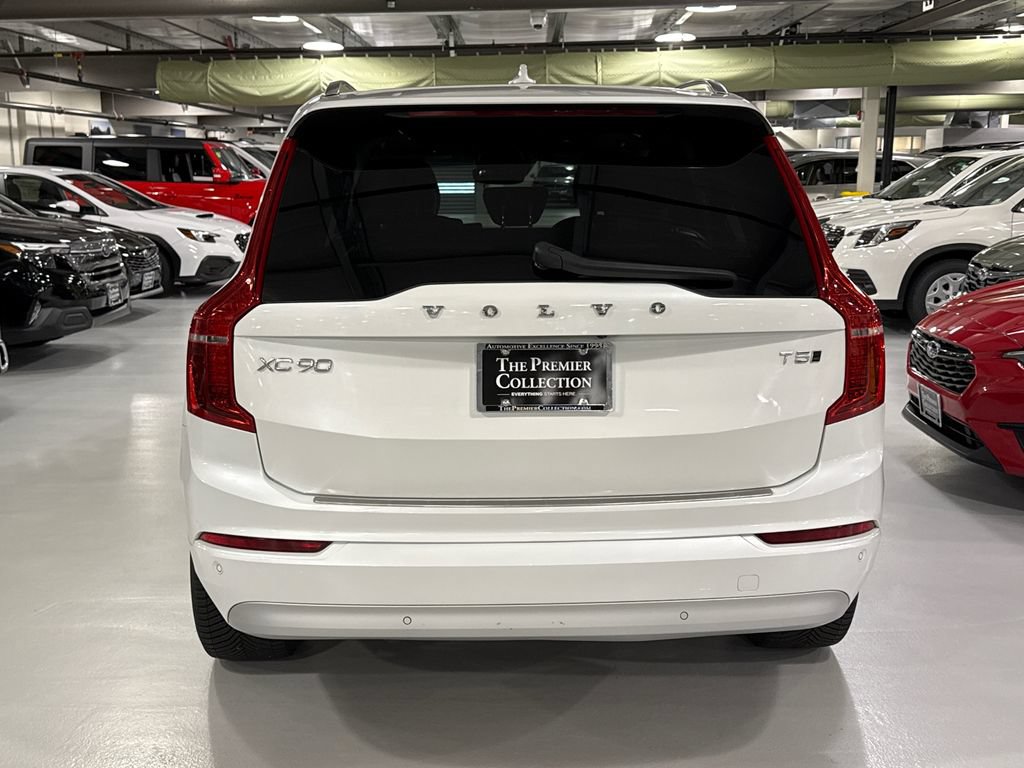 Used 2022 Volvo XC90 T5 Momentum w/ Climate Package AWD/4WD image 3