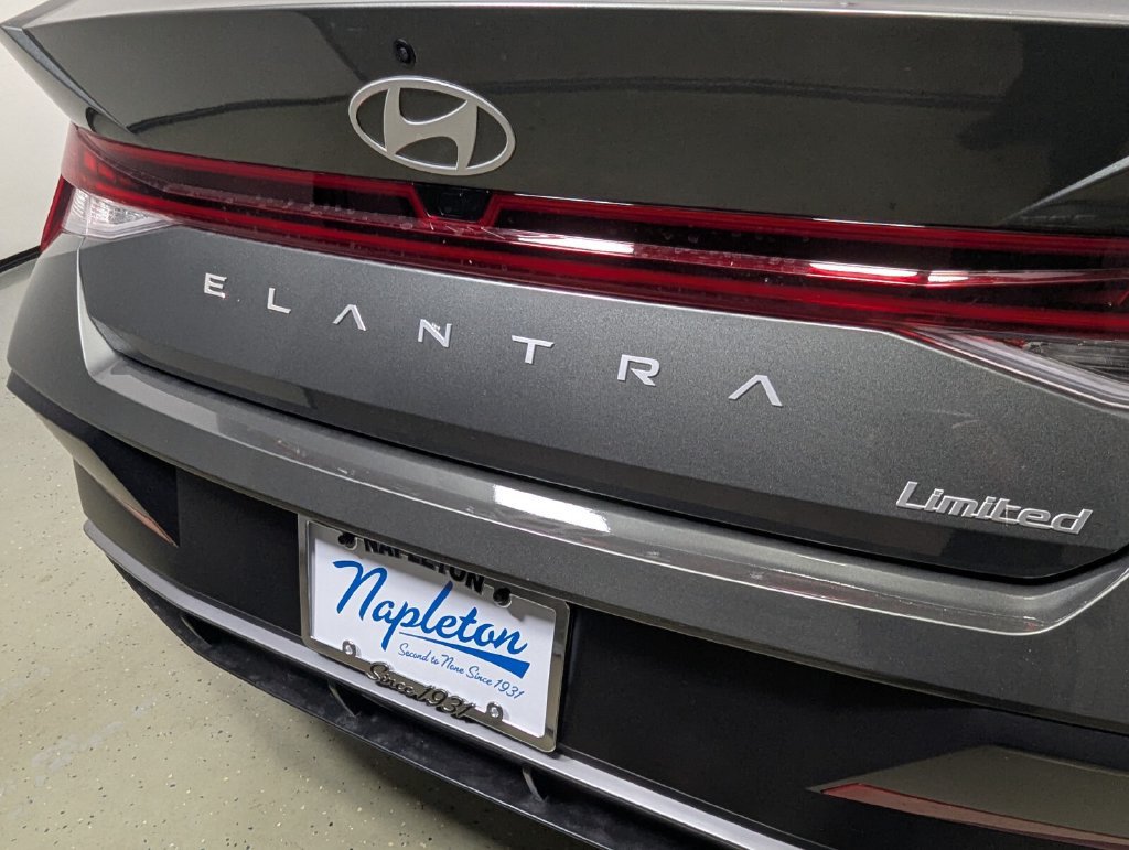 New 2026 Hyundai Elantra Limited FWD image 8