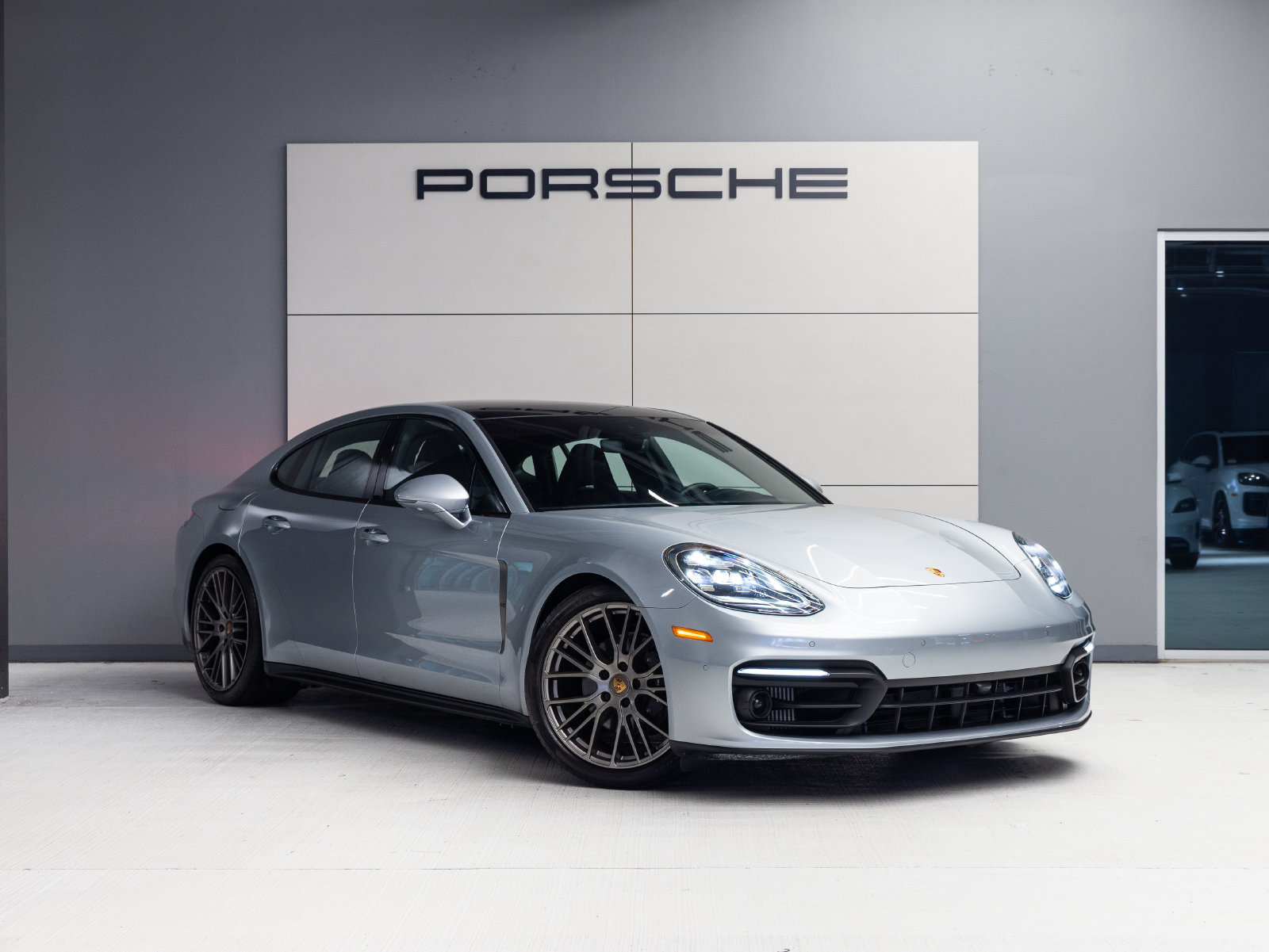 Certified 2023 Porsche Panamera Platinum Edition w/ Assistance Package RWD image 9