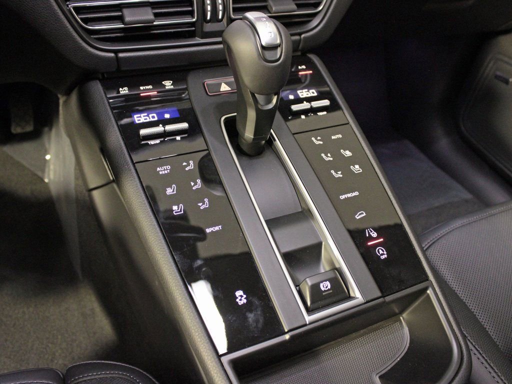 Certified 2026 Porsche Macan AWD/4WD image 29